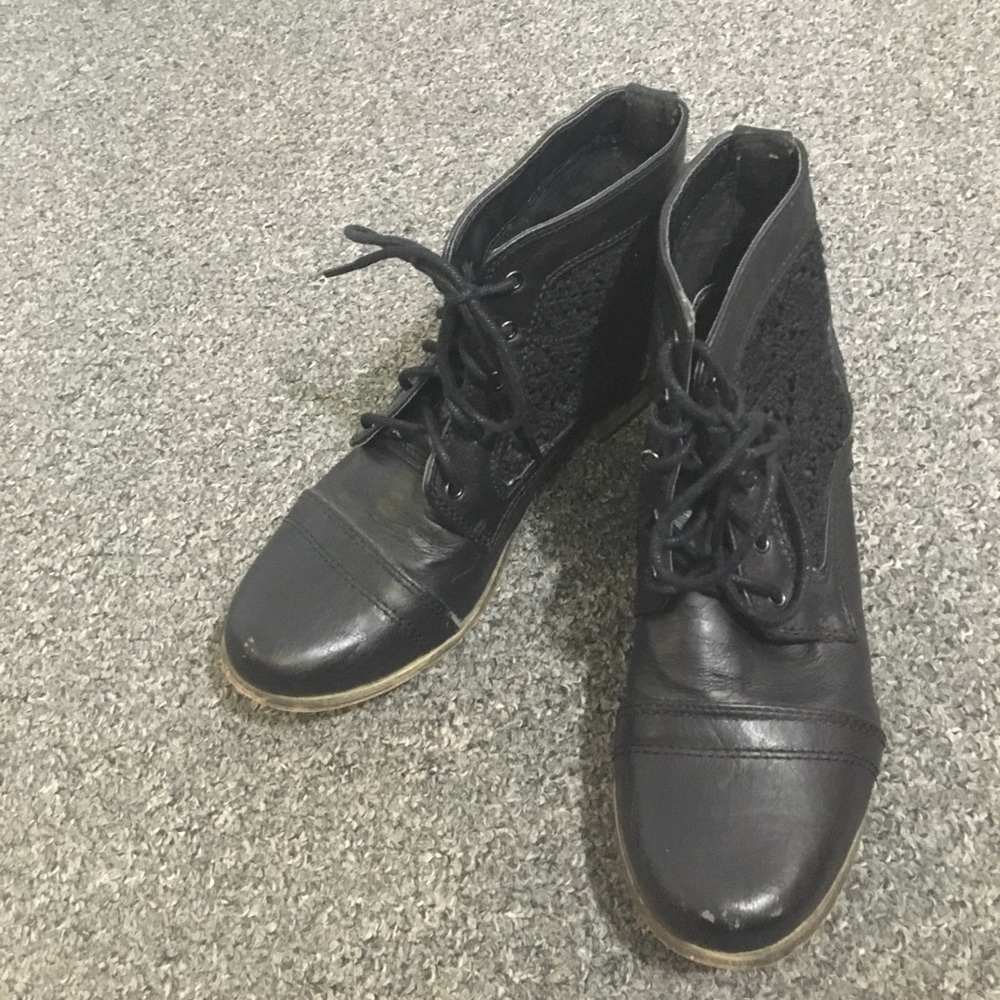 Black floral booties size 8. Great quality.